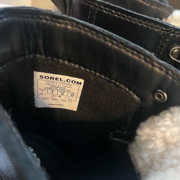 Sorel combat boot with Sherpa fleece tongue. - Picture 5 of 5